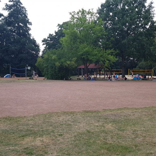Fussball und Volleyballplätze